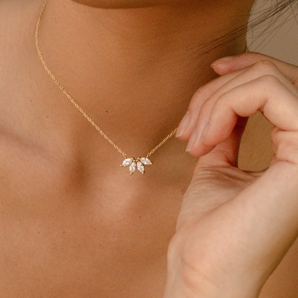 Collana di diamanti marchesa di CaitlynMinimalist • Collana di diamanti con petali di fiori • Collana di fiori • Regalo per damigella d'onore • NR055
