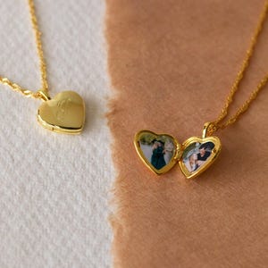 Initial Heart Photo Locket Necklace by Caitlyn Minimalist • Engraved Initial Necklace in Twist Chain • Personalized Anniversary Gift • NR108