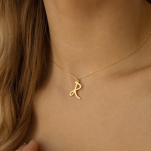 Collar con letra personalizada de Caitlyn Minimalist • Gargantilla con colgante • Collar con inicial minimalista • Regalo para tu mejor amiga • NM13F101