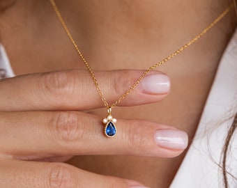 Sapphire Teardrop ketting van Caitlyn minimalistisch • Vintage geïnspireerde verklaring ketting • Geboortesteen hanger ketting • Cadeau voor haar • NR135