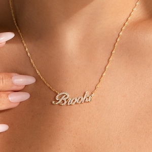 Collier prénom avec inscription manuscrite Caitlyn minimaliste • Collier personnalisé en diamants avec chaîne torsadée • Cadeau parfait pour elle • NM132F109