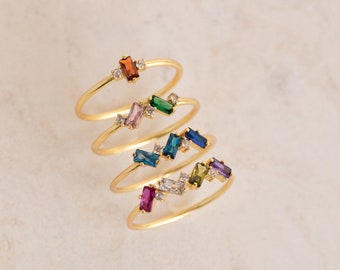 Bague personnalisée avec pierres précieuses par Caitlyn minimaliste • Bague tendance personnalisée • Bague pour mère avec pierres de naissance • Cadeau de baby shower • RM106