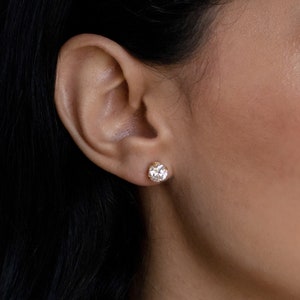 Boucles d'oreilles diamant classiques Clous d'oreilles solitaires avec diamants ronds en or et argent sterling Boucles d'oreilles minimalistes Cadeau pour elle ER163 image 1