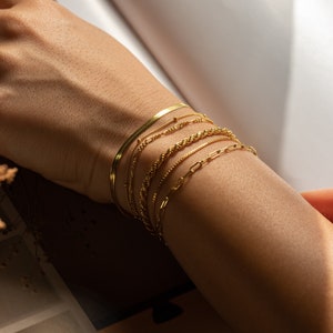 Chaînes de bracelet minimalistes par Caitlyn Minimalist Bracelets argentés et dorés à chevrons, trombone, corde, chaîne box Bijoux délicats de tous les jours image 9