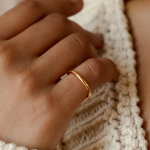 Minimalistischer Stapelring • Ring für den kleinen Finger • Gold Ring • Schlichter Ring • Minimalist Ring • Geschenk für Sie • RR031