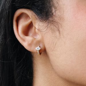 Pendientes de aro con forma de ojo pavé de Caitlyn Minimalist • Pendientes de aro con forma de ojo pavé • Pendientes con forma de ojo malvado • Regalo perfecto para ella • Regalos de joyería • ER115