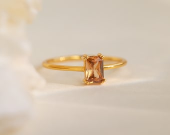 Bague avec pierre de naissance citrine minimaliste • Bague taille émeraude • Bague en cristal de style vintage • Bijoux en pierres précieuses • Cadeau pour elle • RR086