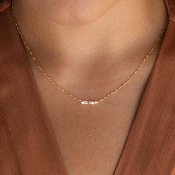 Collar con código Morse inicial de Caitlyn Minimalista • Collar con letras de diamantes personalizado • Joyería inicial delicada • Regalo de cumpleaños para ella • NM124