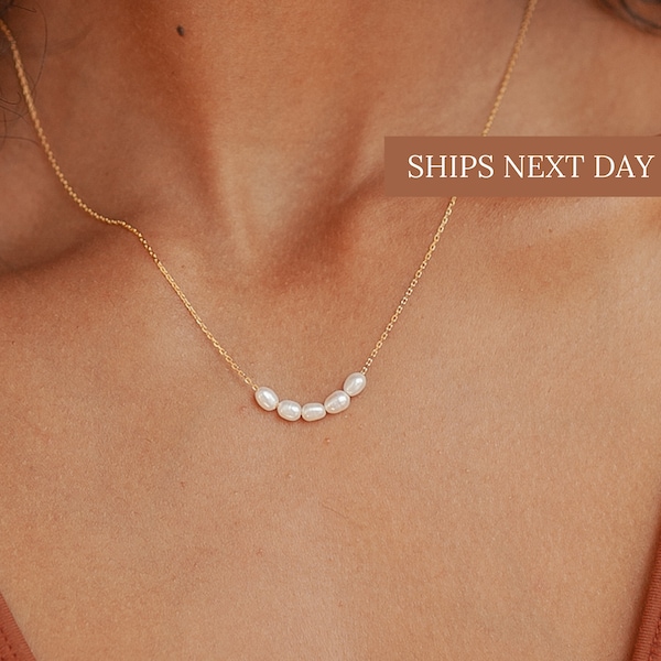 Collier de perles par Caitlyn minimaliste • Collier de perles fines, collier délicat • Cadeaux de demoiselles d'honneur • Cadeau parfait pour femme • NR016