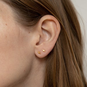 Bolt Stud Earrings by Caitlyn Minimalist • Gold Lightning Cartilage Earring • Second Hole Earrings •  Minimalist Jewelry Gift  • ER132