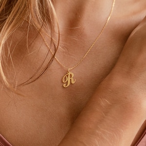 Collar con inicial minimalista de Caitlyn Minimalist • Delicado collar con letras en oro • Joyas personalizadas • Regalo de cumpleaños para ella • NM13F89
