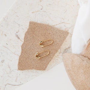 Safety Pin Earrings Minimal Gold Safety Pin Earrings Modern Geometric Earrings, Perfect for Your Minimalist Look ER087 画像 2