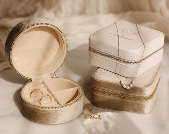 Schmuckset Mystery Box von Caitlyn Minimalist • Überraschungs-Schmuckbox mit Halsketten, Ohrringen, Ringen (Wert 75+) • XR005