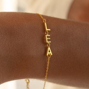 Pulsera con dije inicial de Caitlyn Minimalist • Pulsera delicada con letras, pulsera con nombre • Joyas personalizadas • Regalo para mejor amiga • BM48F77