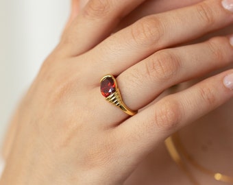 SZ 9 1/2 MJG STERLING SILVER 16 X 12MM HESS GARNET CAB RING.ANTIQUE ENGRAVED SZ 9 1/2 MJG STERLING SILVER 16 X 12MM HESS GARNET CAB RING.ANTIQUE ENGRAVED
