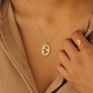 Oval Birth Flower Necklace by Caitlyn Minimalist • Custom Engraved Birth Flower Pendant Necklace • Personalized Gifts for Mom • NM48b