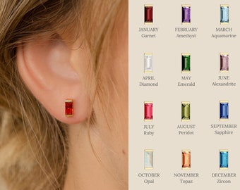Baguette Geburtsstein Ohrringe von Caitlyn Minimalist • Individuelle Edelstein Ohrringe • Zierlicher personalisierter Schmuck • Geburtstagsgeschenk für Sie • ER296