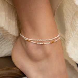 Dainty Pearl Beaded Anklet by Caitlyn Minimalist • Pearl Anklet in Gold & Silver • Boho Pearl Jewelry • Perfect Summer Gift • BR045