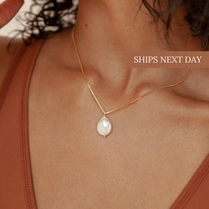 Baroque Pearl Pendant Necklace by Caitlyn Minimalist • Irregular Baroque Pearl Pendant Necklace • Accessories for Mom • NR019
