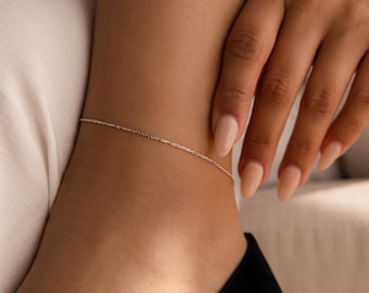 Tobillera de cadena delicada de Caitlyn Minimalist • Pulsera de tobillo de cadena plateada • Joyería minimalista • Joyería de verano • Regalo para la mejor amiga • BR053