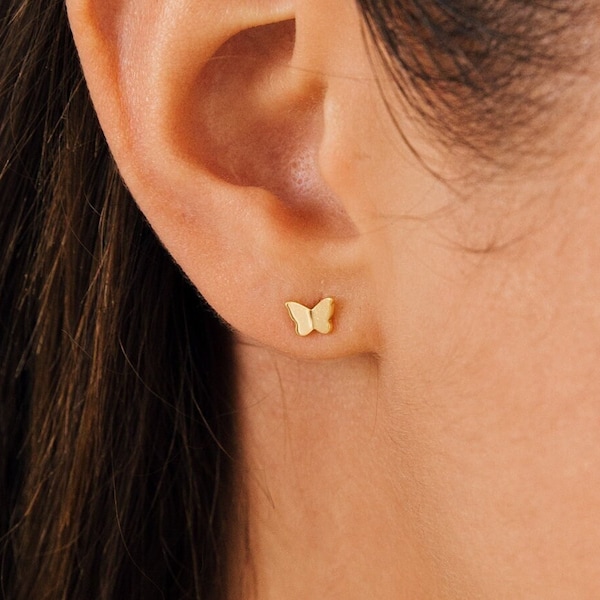 Puces d'oreilles papillon par Caitlyn Minimalist • Boucles d'oreilles papillon délicates pour votre quotidien • Joli cadeau d'anniversaire pour fille • ER255