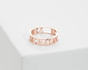 Anillo personalizado con números romanos • Regalo de boda • Regalo de aniversario • Anillo con fecha • Joyería numérica personalizada • Anillo de compromiso apilable • RM03F30