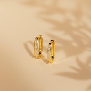 Boucles d'oreilles créoles en diamant baguette par Caitlyn Minimalist • Créoles à maillons diamant • Boucles d'oreilles créoles géométriques pour tous les jours • Cadeau d'anniversaire pour elle • ER409