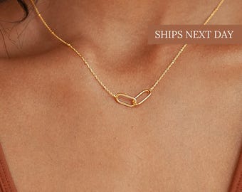 Linked Pendant Necklace by Caitlyn Minimalist • Infinity Charm Necklace • Heart Necklace • Family Necklace • Anniversary Gift • NR018