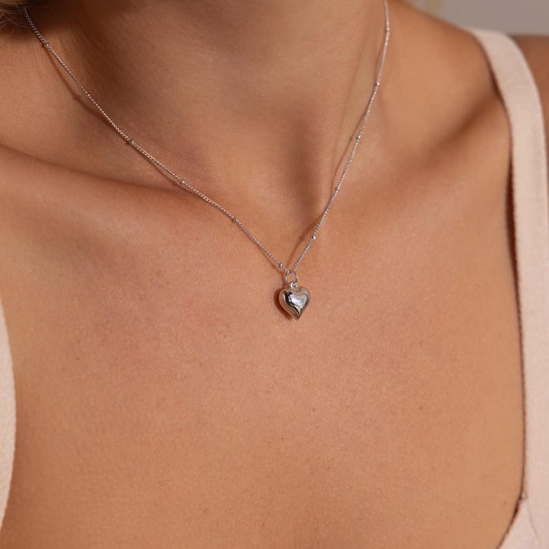 Halsketting met hartvormige hanger van Caitlyn Minimalist • Grove hartvormige halsketting aan een satellietketting • Sieraden voor stellen • Jubileumcadeau • NR302 afbeelding 5