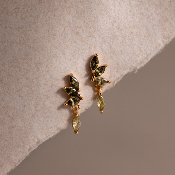 Pendientes colgantes de peridoto marquesa de Caitlyn Minimalist • Delicados pendientes colgantes • Pendientes de piedras preciosas verdes • Joyas de verano • Regalo para mamá • ER711