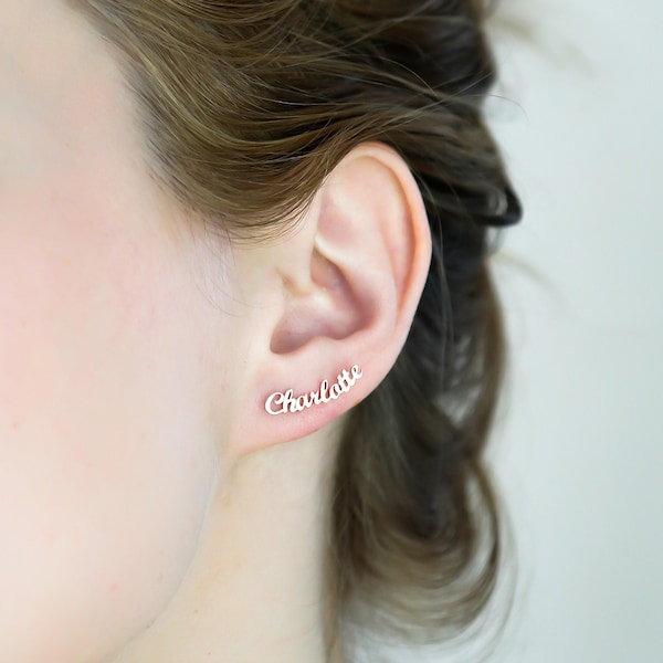 Naamoorbellen • Minimalistische oorbellen • Gepersonaliseerde oorbellen • Gepersonaliseerde sieraden • Oorstekers • Cadeau voor dochter • CH08F60