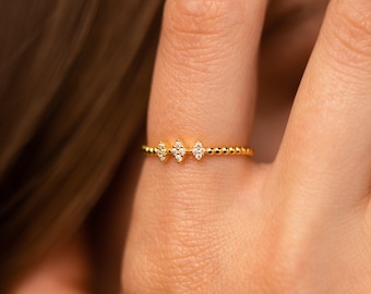 Anillo de diamantes con cuentas de Caitlyn Minimalista • Anillo apilable geométrico de oro para joyería nupcial • Regalo de compromiso perfecto • RR061