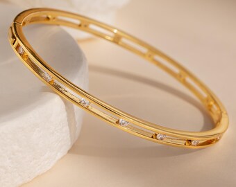 【関税・送料無料】Caitlyn Minimalist★Lace Diamond バングル Lace Diamond Bangle by Caitlyn Minimalist • Dainty Diamond