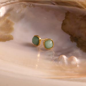 Klassieke jade oorknopjes van Caitlyn Minimalist • Aventurijn oorbellen met prinsesslijpsel • Edelsteen oorbellen • Vintage sieraden • Cadeau voor moeder • ER564