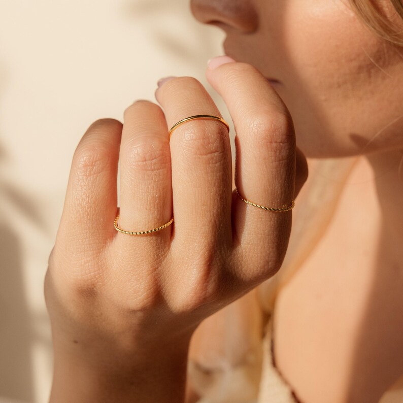 Stapelringenset • Ultradunne stapelringen • Gedraaide ring, delicate ring met kralen, midi-ring • Minimalistische gemengde ringenset • Cadeauset • RR051 afbeelding 3