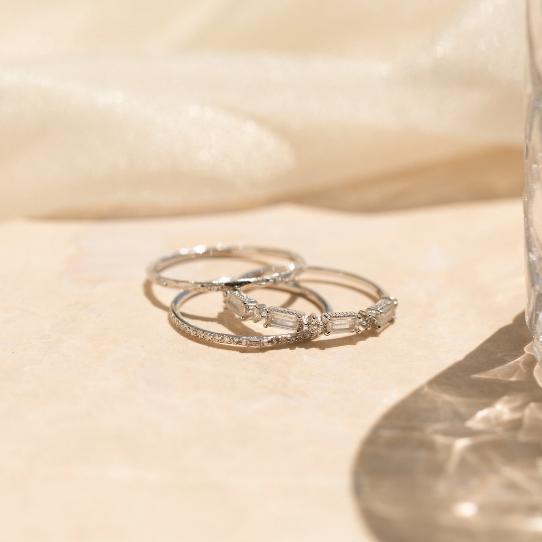 【CaitlynMinimalist】クリスタル スタッキングリング★3Pセット Diamond Ring Set by Caitlyn Minimalist • Set of 3 Dainty
