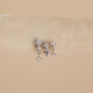 Lot de 3 pendants d'oreilles diamants par Caitlyn Minimalist Ensemble de boucles d'oreilles superposables dépareillées Clous d'oreilles Cadeau de demoiselle d'honneur pour elle ER372 STERLING SILVER