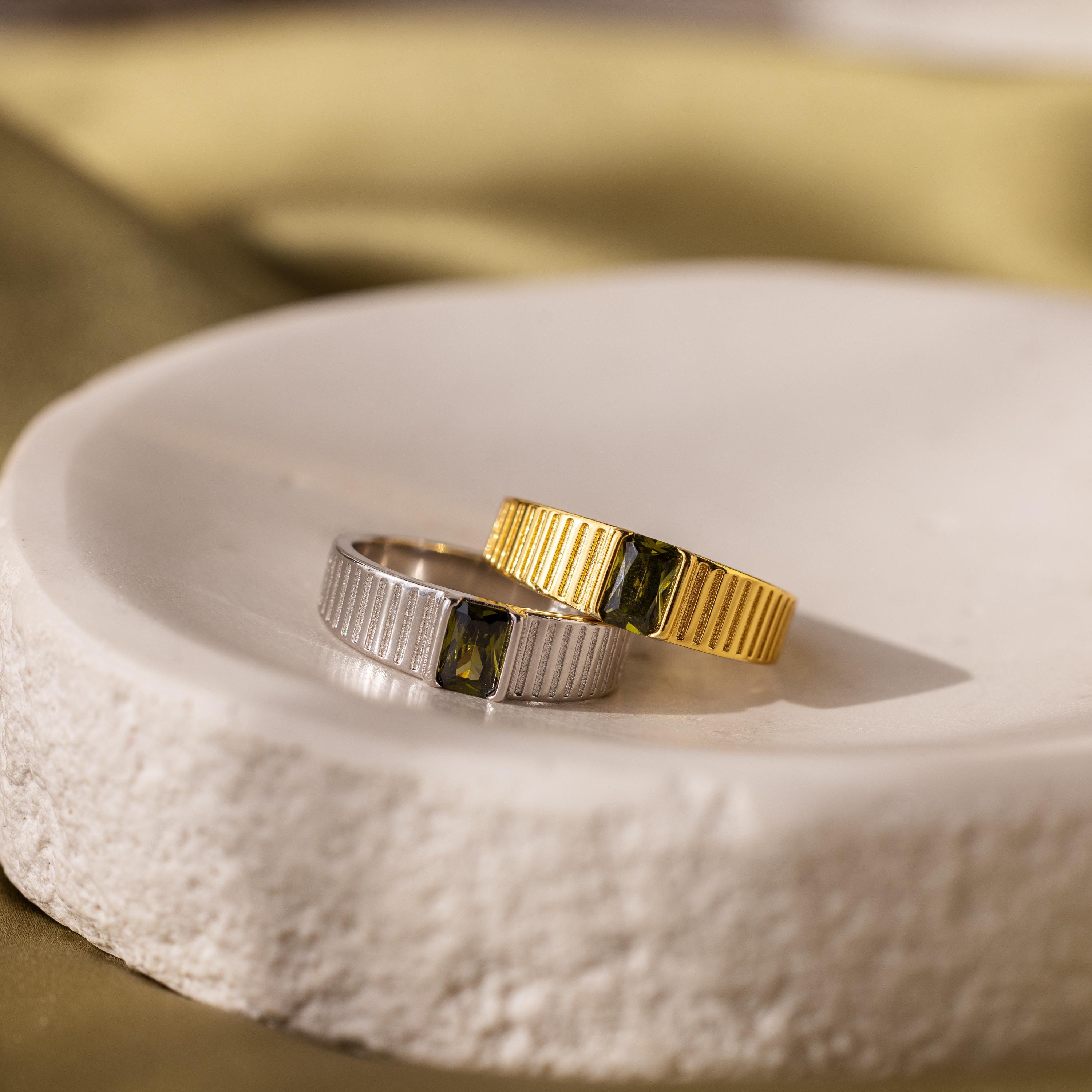 Peridot Signet Ring by Caitlyn Minimalist • Statement Green Gemstone Ring • Vintage Cocktail Ring • Silver Jewelry • Gift for Dad • RR064
