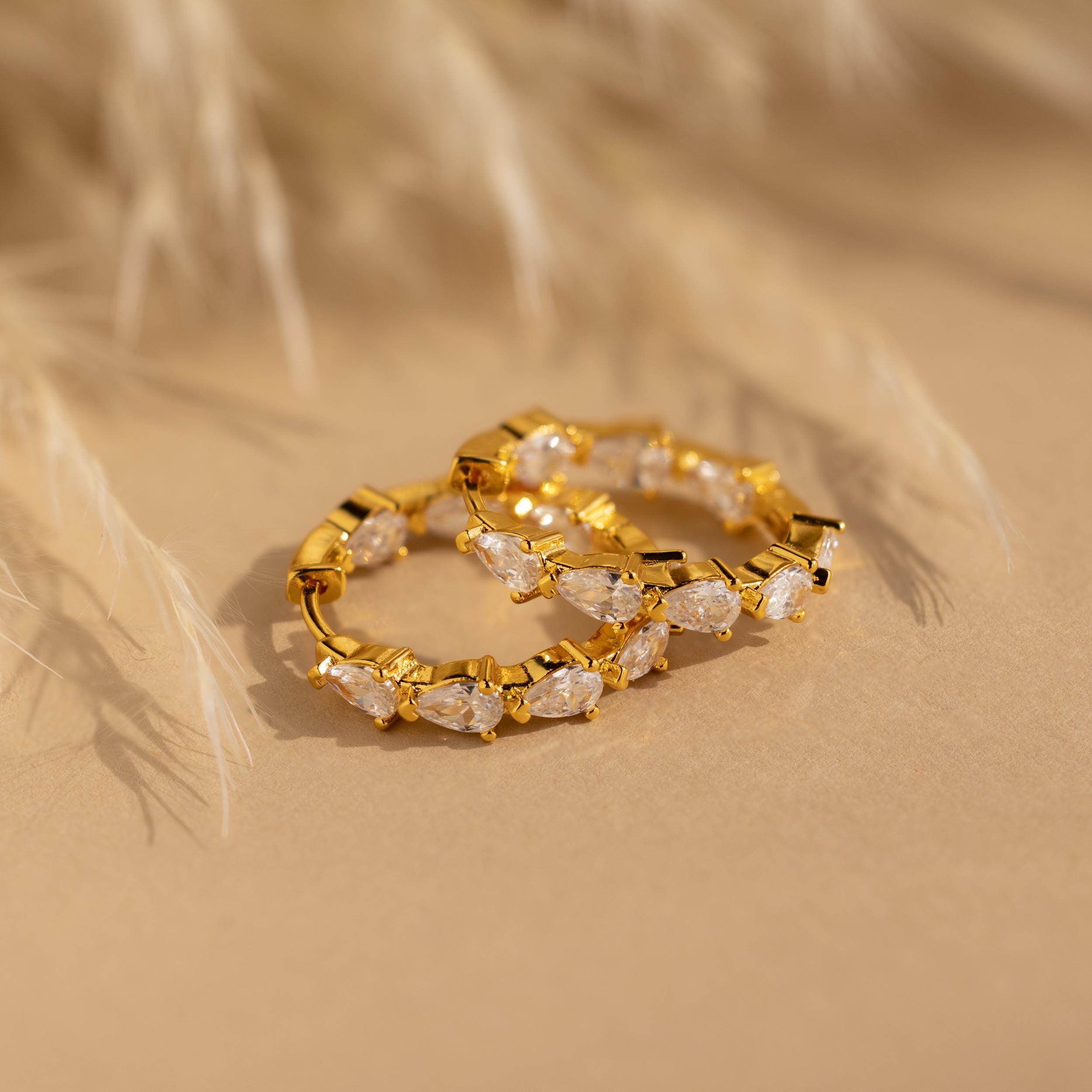 CaitlynMinimalist★インサイド・アウト ダイヤモンド・ピアス Inside Out Pear Diamond Hoops by Caitlyn Minimalist