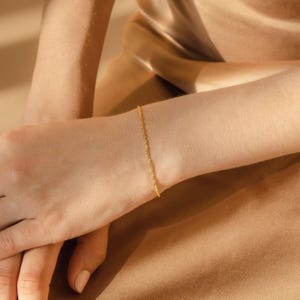 Pulseira Twist Chain da Caitlyn Minimalist • Joias delicadas e minimalistas, perfeitas para o dia a dia • Presente para a mãe • BR041