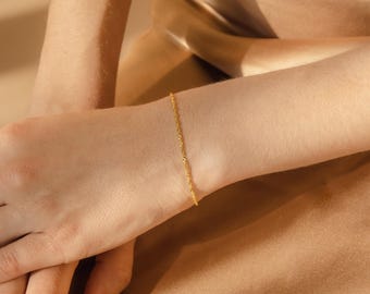 Twist Chain Bracelet by Caitlyn Minimalist • Dainty Minimalist Jewelry, Perfect for Everyday Wear • Gift for Mom • BR041