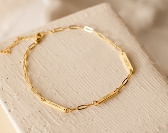 Personalisiertes Mini Armband mit Namen von CaitlynMinimalist • Charm Armband mit Gravur und Büroklammer Kette • Geburtstagsgeschenk für Mama • BM56F39