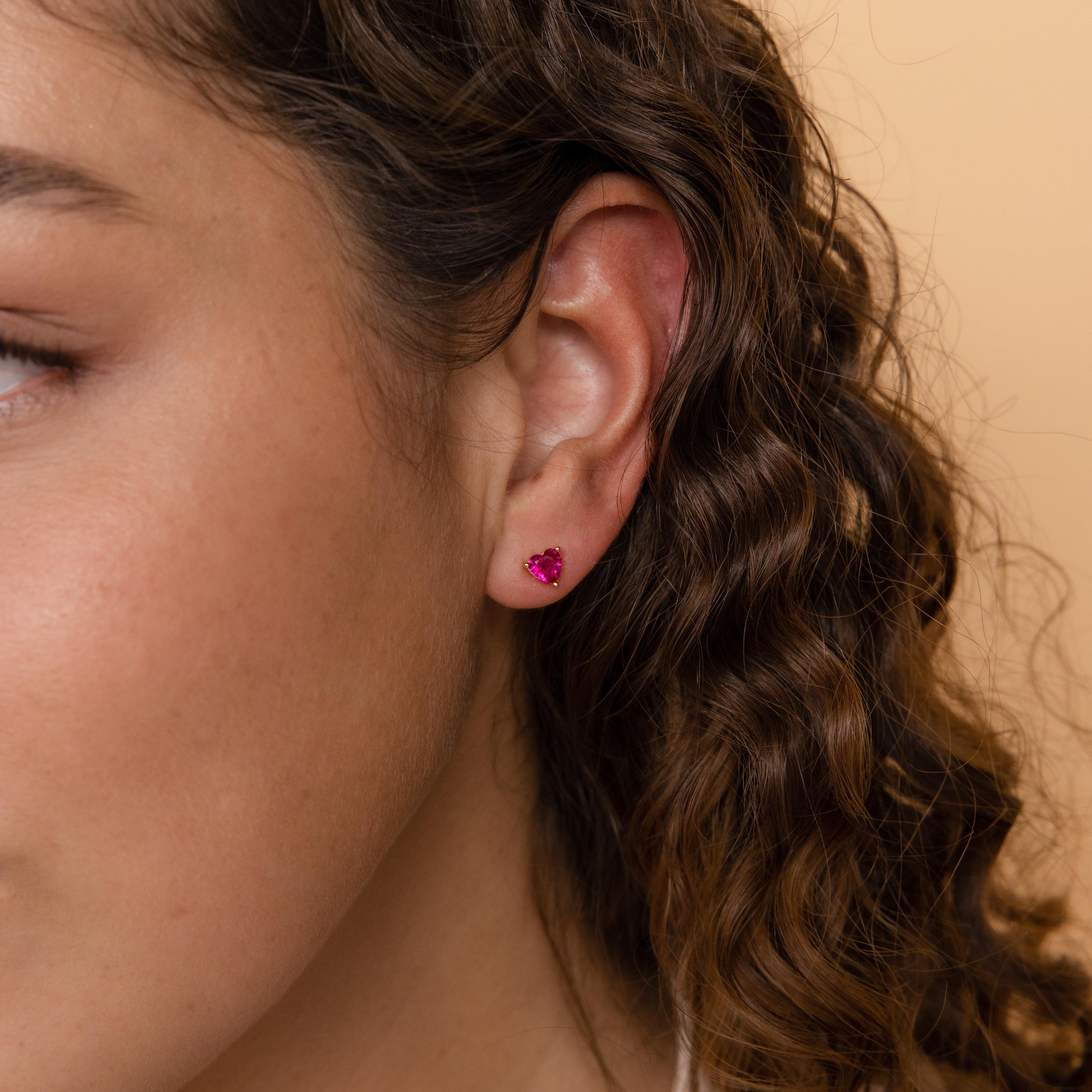 【CaitlynMinimalist】ハート ノットスタッドピアス Dainty Tiny Heart Stud Earrings | Caitlyn Minimalist