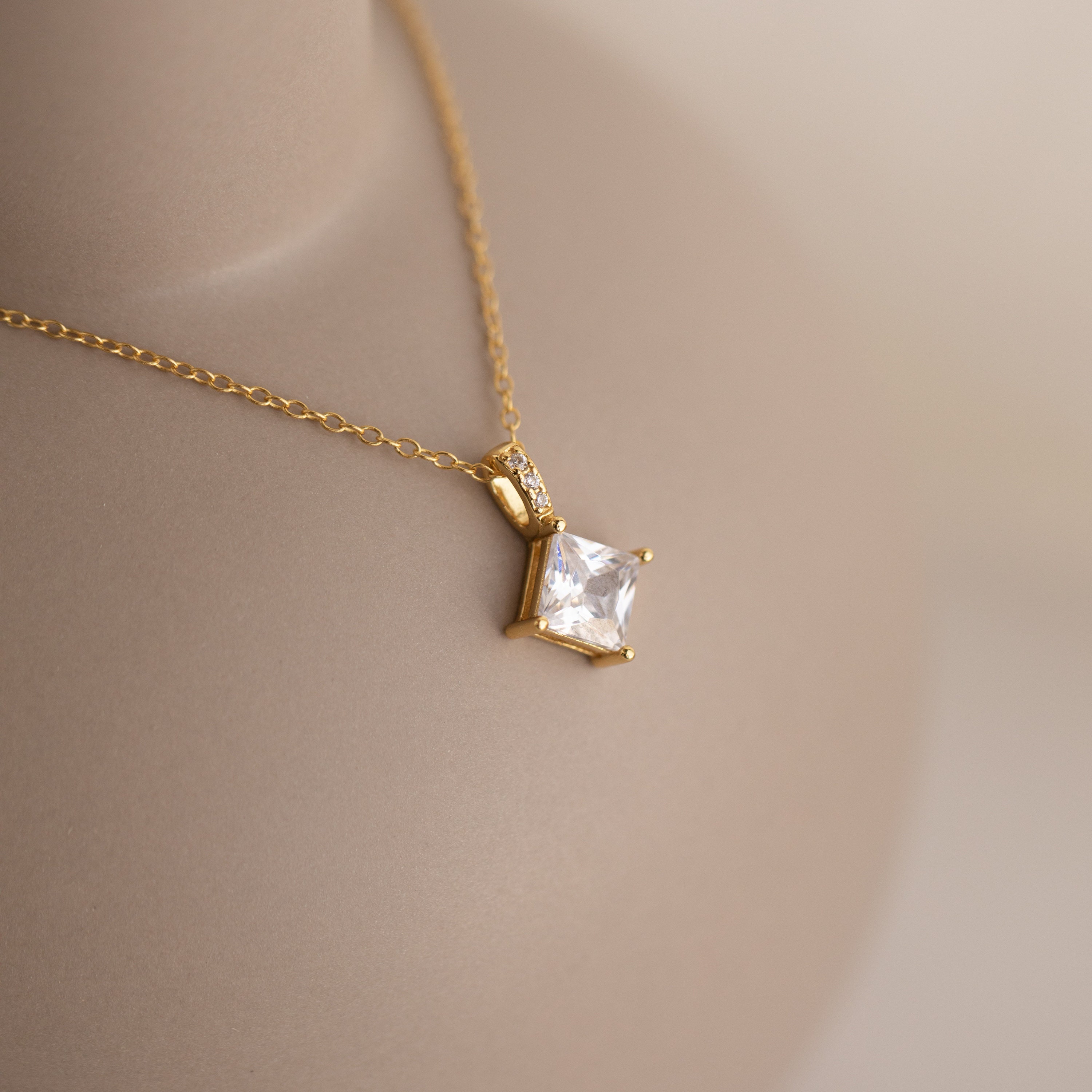 【関税・送料無料】Caitlyn Minimalist★ダイヤモンドネックレス Diamond Pendant Necklace by Caitlyn Minimalist • Princess