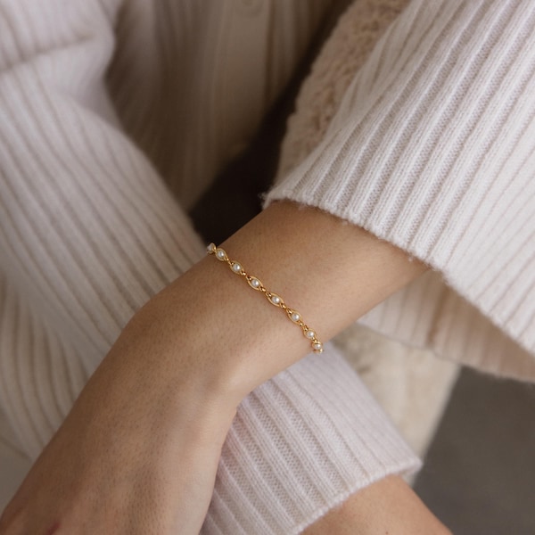 Bracciale Eternity Pearl di Caitlyn Minimalist • Bracciale con catena a maglie infinite e perline • Gioielli per damigelle d'onore • Regali di compleanno • BR088