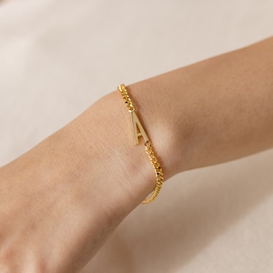 Pulsera con cadena de eslabones de Caitlyn Minimalist • Regalo perfecto para él • Colgante con inicial personalizado • Joyería minimalista personalizada • BR036