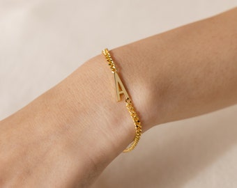 Curb Chain Letter Bracelet by Caitlyn Minimalist • Custom Initial Pendant • Minimalist Personalized Jewelry • Best Friend Gift • BR036