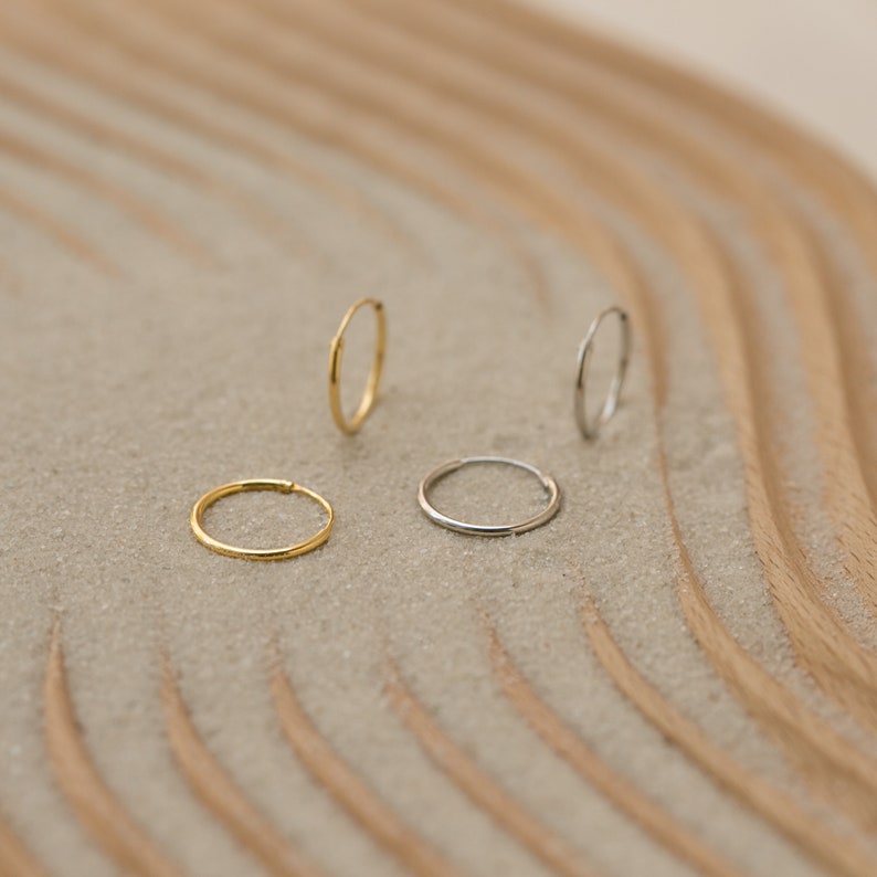 Petites créoles fines en or par Caitlyn Minimalist Créoles sans fin Créoles dorées délicates Boucles d'oreilles minimalistes Cadeau pour elle ER173 STERLING SILVER