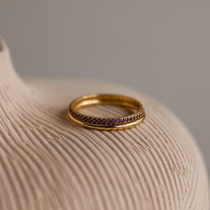 Conjunto de Anéis com Pedras de Nascimento Eternity da CaitlynMinimalist • Anel personalizado com pedra de nascimento e aro fino em ouro • Joias minimalistas • Presente para mães • RM172 18K GOLD