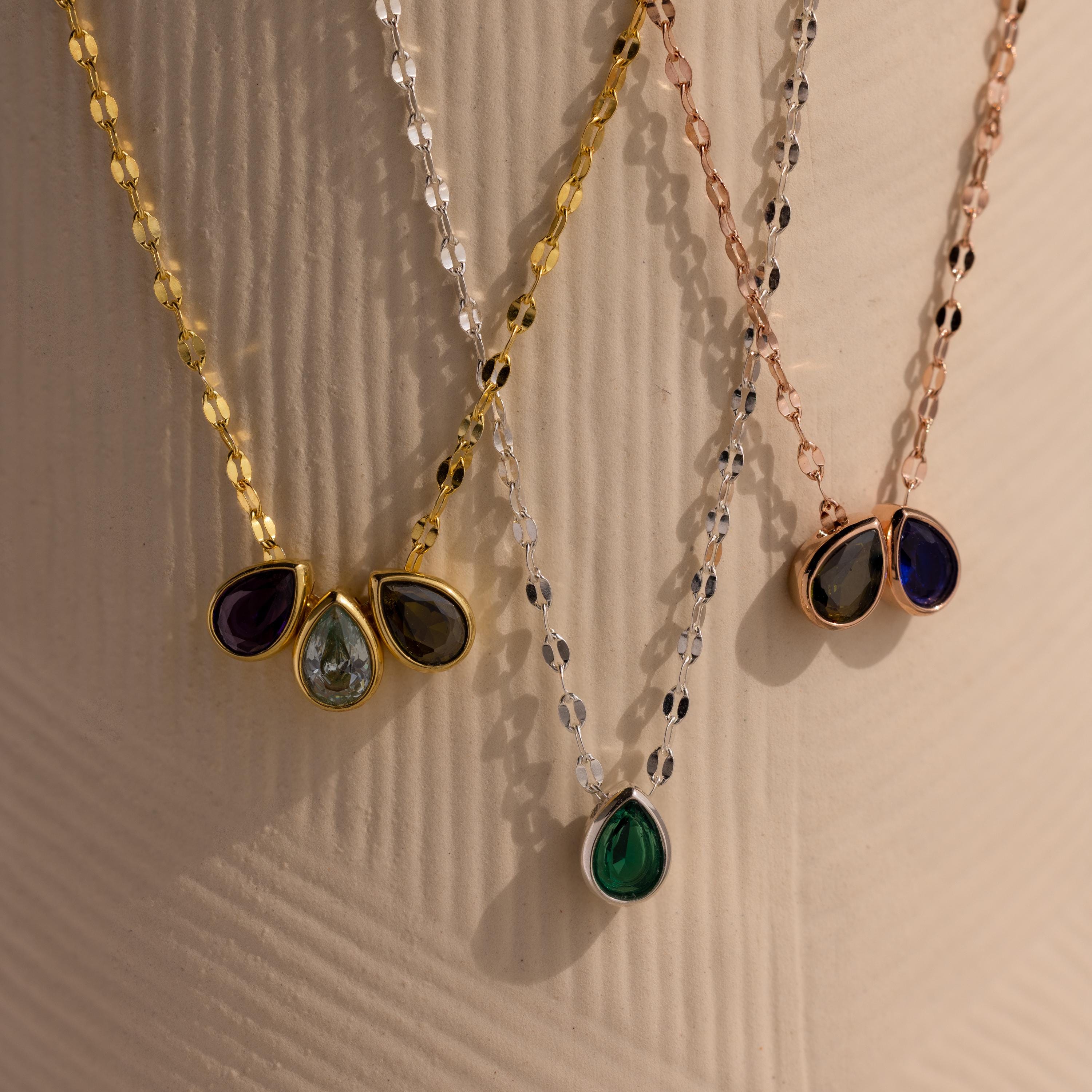 Caitlyn Minimalistのマルチティアドロップ誕生石ネックレス